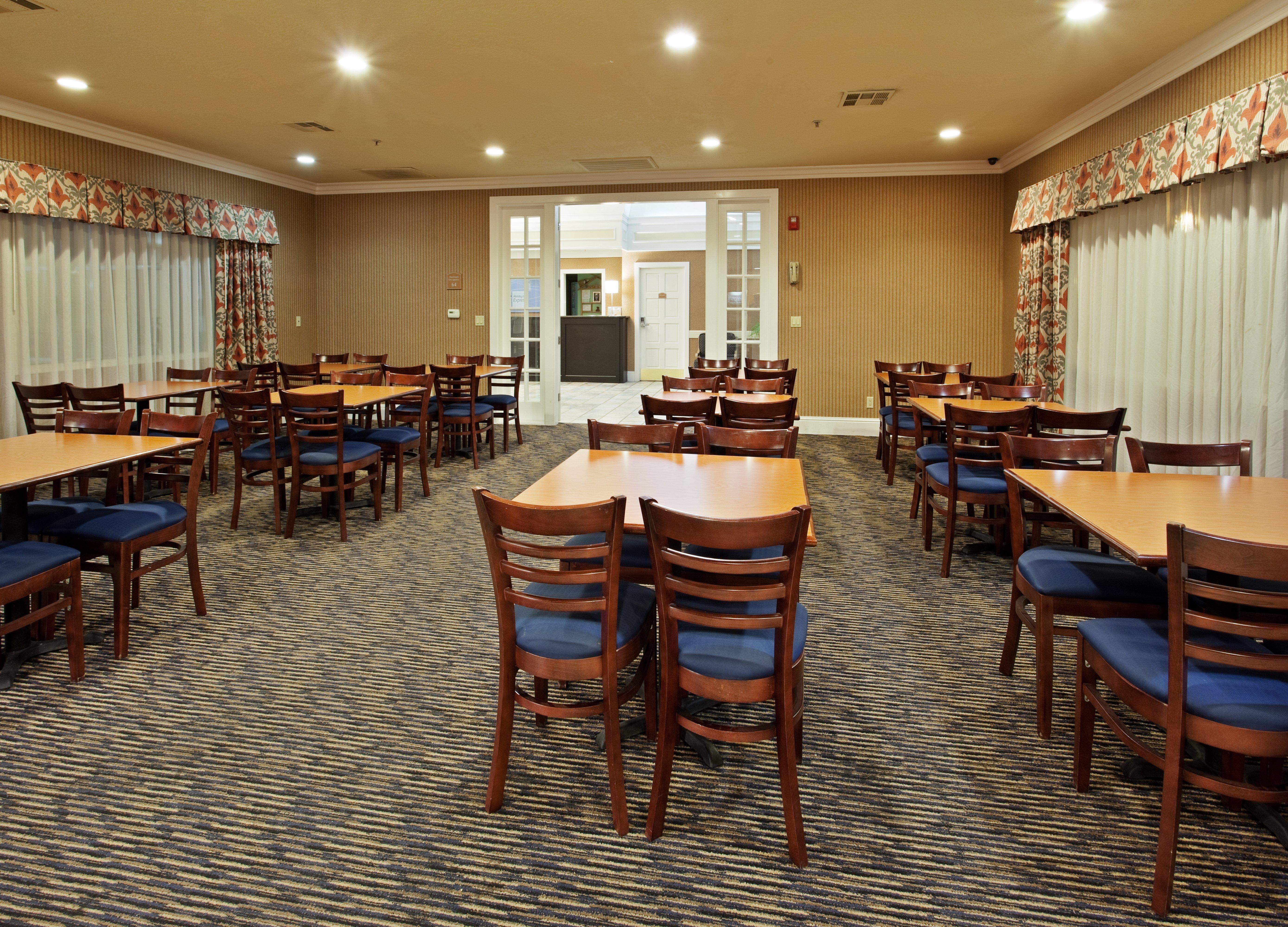 Holiday Inn Express Corning By Ihg Exterior foto