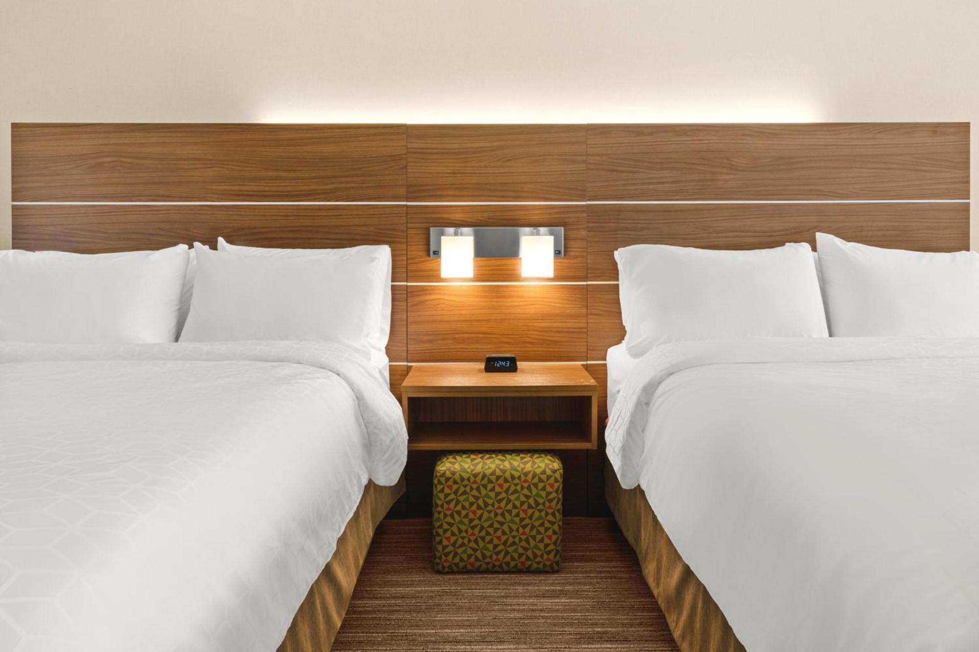 Holiday Inn Express Corning By Ihg Exterior foto